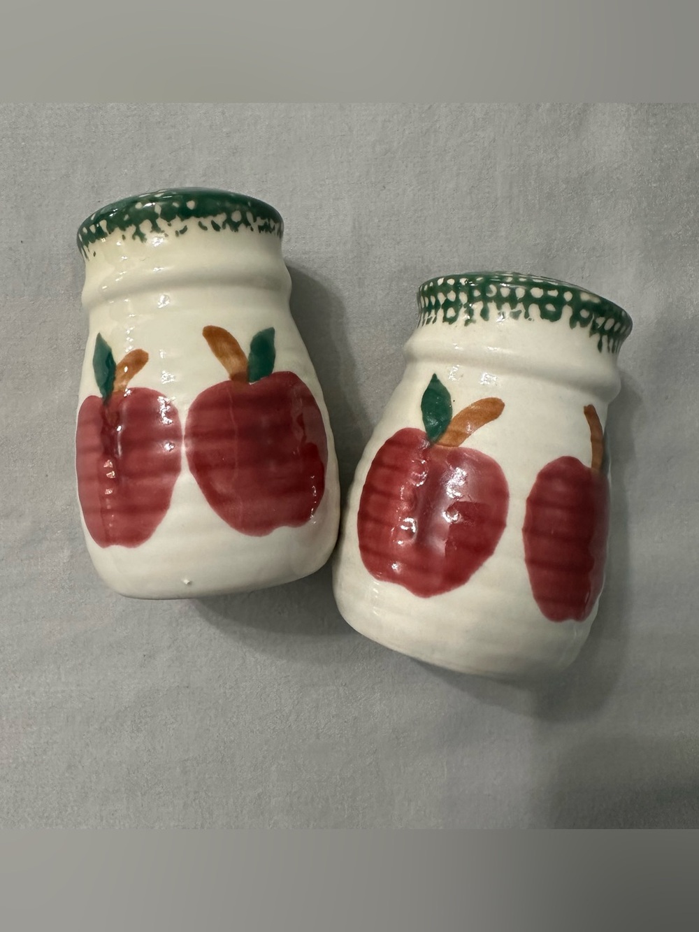 VTG Country Apple Ceramic Salt & Pepper Shakers